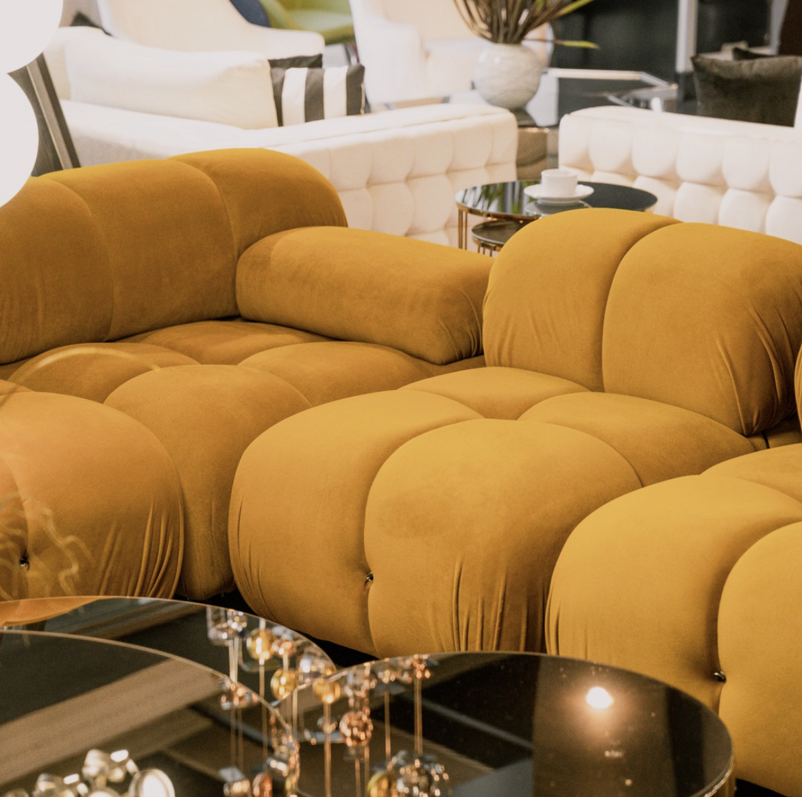 Dhomë ndenje me mobilje të integruara nga ROAL Mobileri, 2024