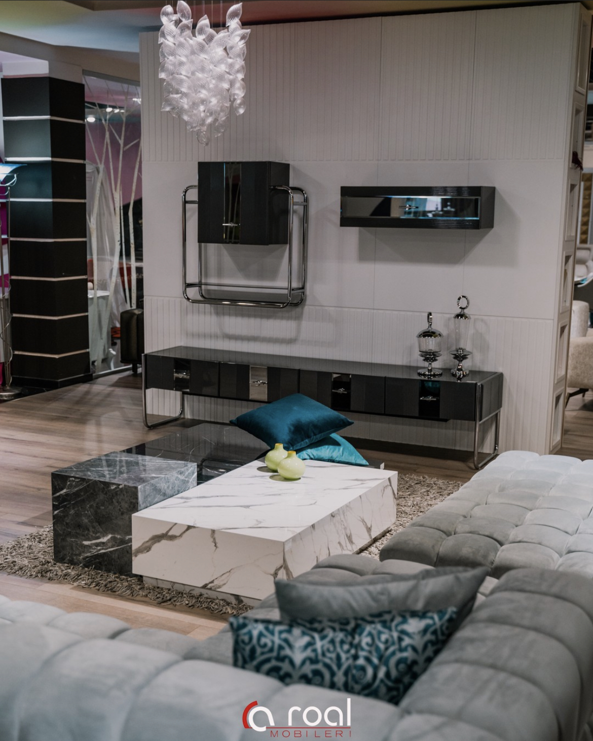 Ambient pune i punuar me porosi nga ROAL Mobileri, 2024